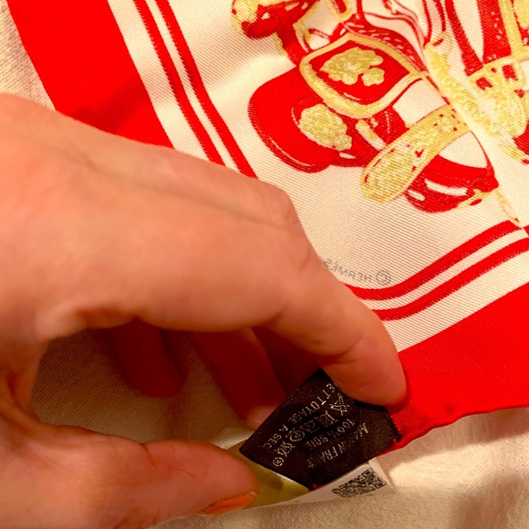 Brand new limited edition Authentic Hermes hand small silk 100% scarf with box - Picture 4 of 14